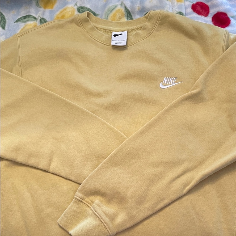 Nike Men's Crewneck Sweater in Soft Yellow